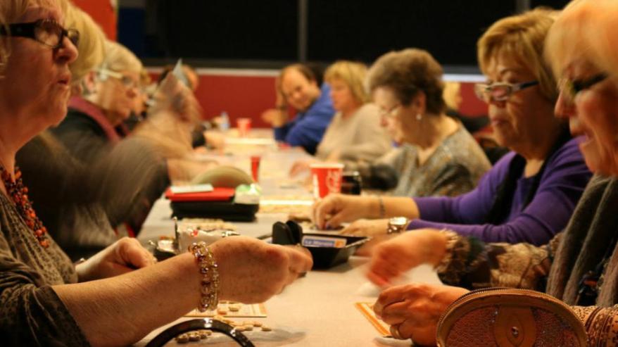 women_playing_quinto_nadal