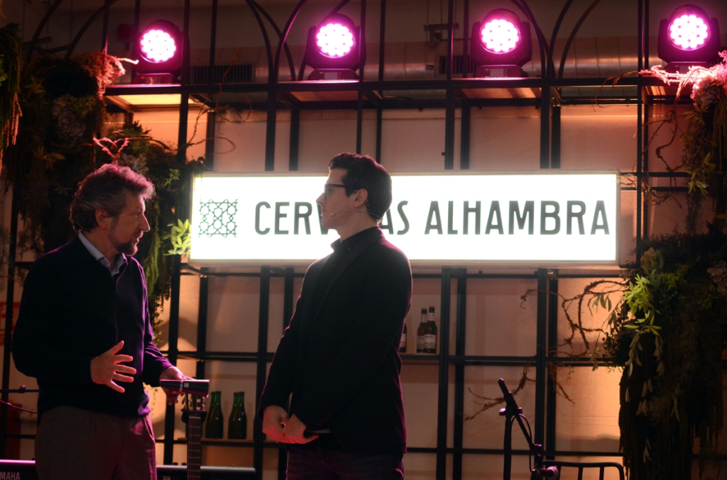 Emmanuel Pouey (left) speaking at Jardín Cervezas Alhambra Barcelona 2022 Inauguration